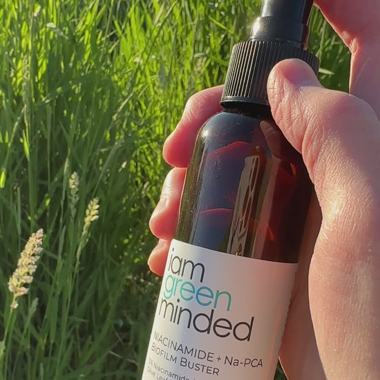 spraying niacinamide spray naturally