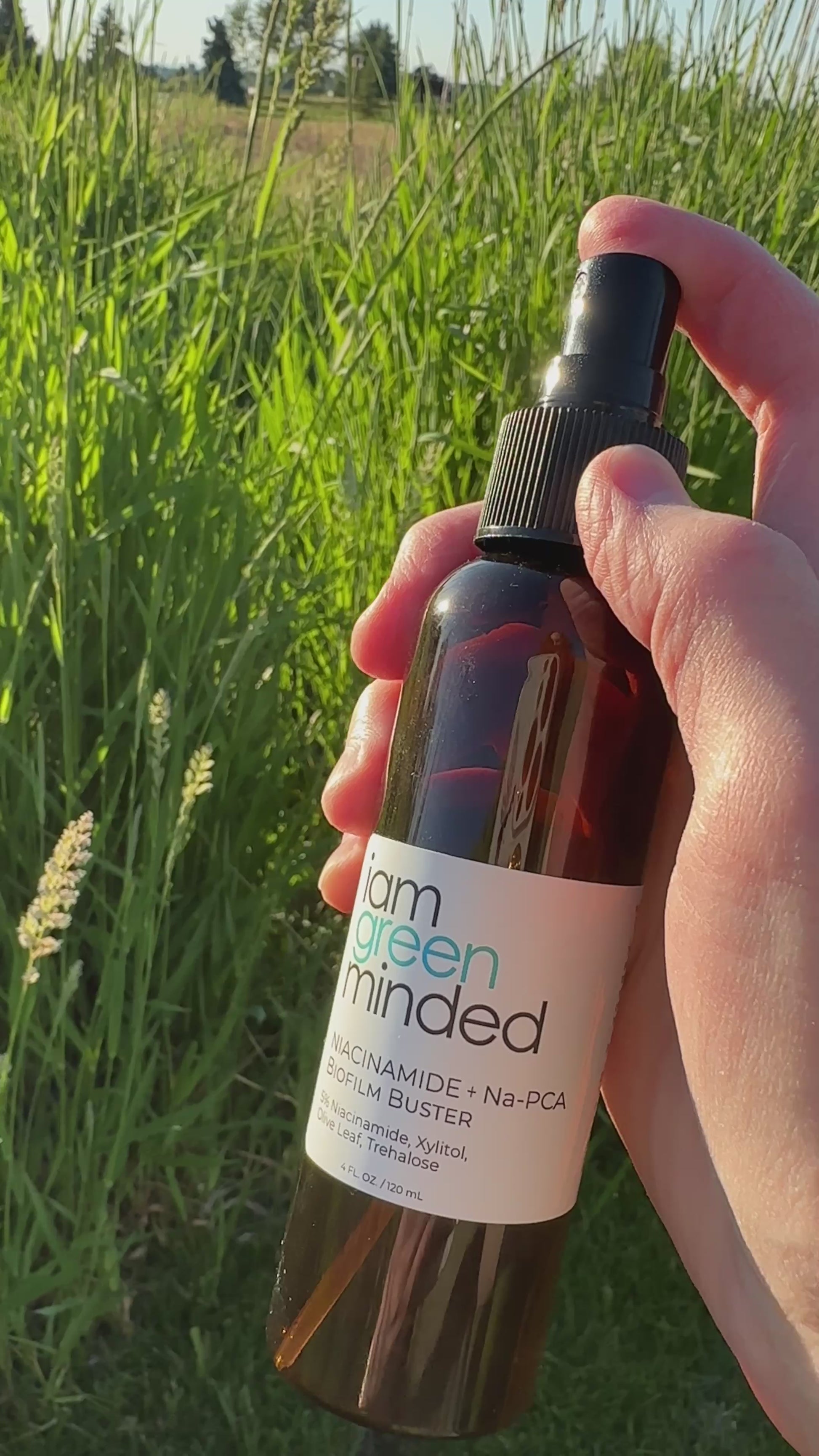 spraying niacinamide spray naturally